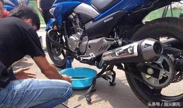 从化油器车维修到电喷车维修,从业18年摩修工