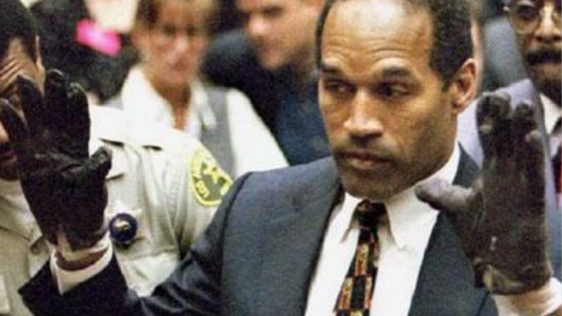 历史上的今天:美国黑人球星辛普森杀妻案轰动