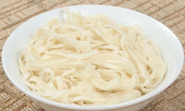 饿不饿，我煮碗面给你吃啊