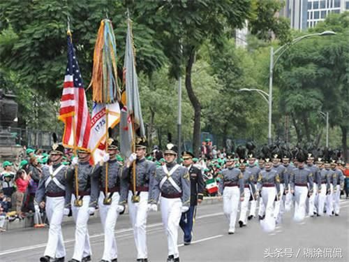 军费7000亿阅兵就没钱? 为圆总统阅兵梦, 美国防部急向富人筹钱