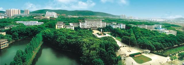 华中科技大学被誉为森林式大学