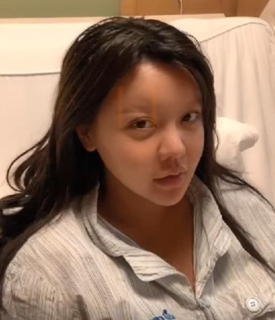 韩安冉生产后开直播,肤色却像挖煤的,网友:你都