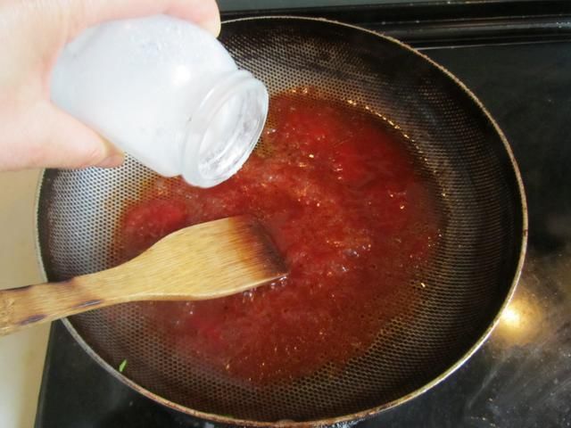 杏鲍菇和香肠这样搭配，做出的美食真好吃，孩子抢着吃大人要着吃