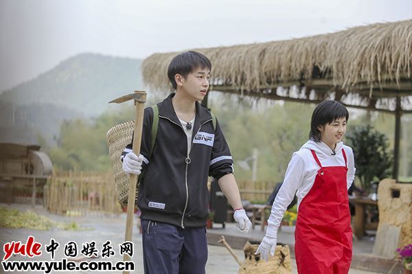 《向往的生活》腹黑妹妹张子枫吓坏彭昱畅