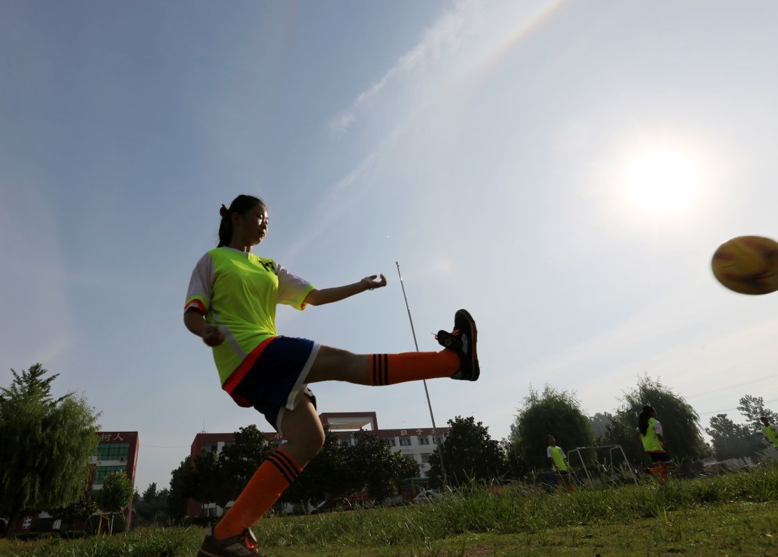东郯城:农家女孩的足球梦 年龄在10岁到13岁 夏