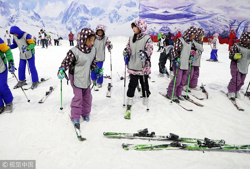 石家庄：娃娃滑雪度暑假