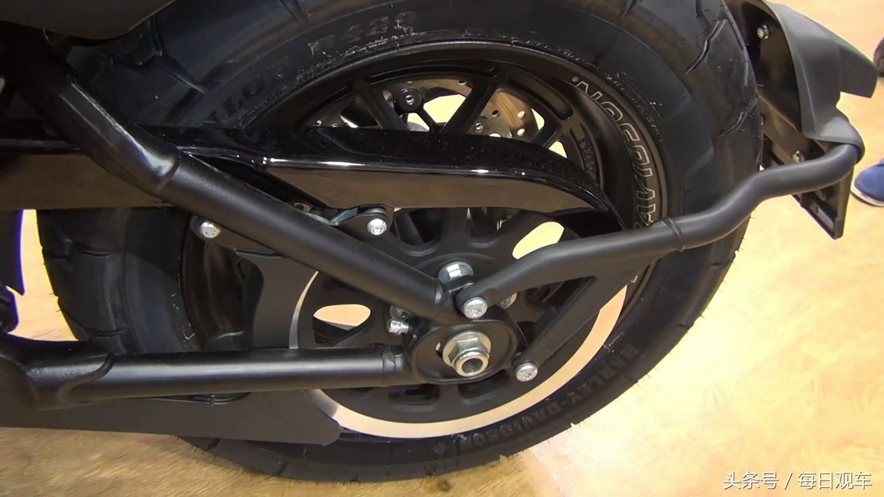 车展实拍2018款哈雷肥霸,外形相当威猛!