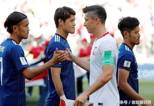 世界杯日本男足倒脚拖延时间挺进16强,让亚洲