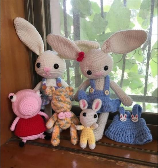 巧手辣妈编织玩具送邻居 坦言喜欢其乐融融的