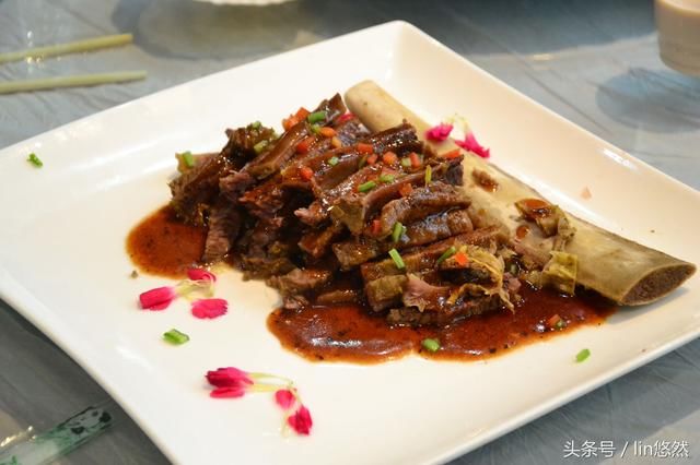 过大年回娘家,娘家用这两桌饭招待女婿,您看怎么样