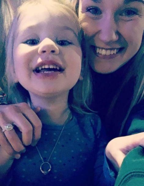 美国一消防员同时向两个女性求婚 背后故事令