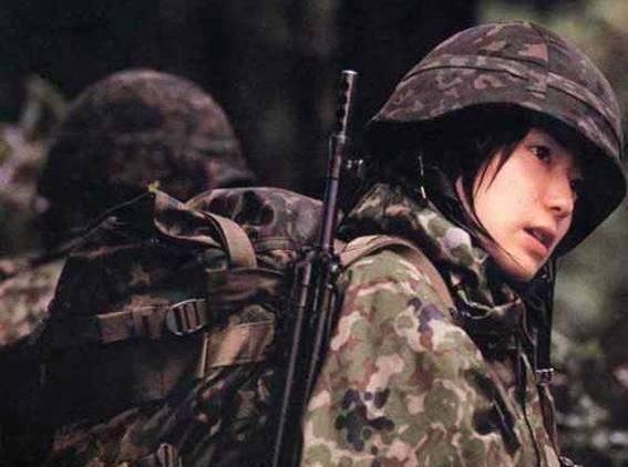 为何在日本自卫队中有如此多的华裔女兵，事实让人叹息又愤怒！
