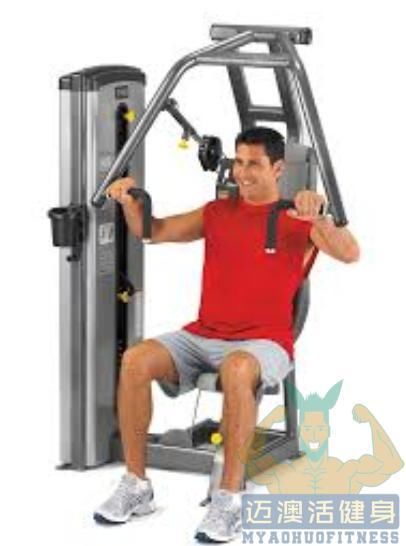 正确v胸肌健身房里的推胸机,从而练胸肌而卖图片女生卵的-女生一二三