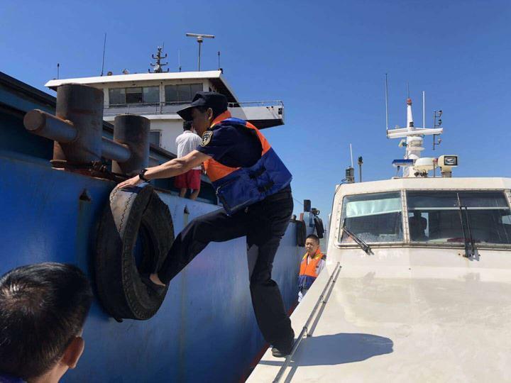 台州查获3艘大吨位非法运输内河船