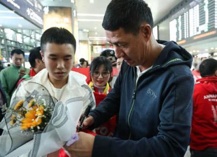 中甲新土豪诞生!四川队新老板创业才4年,控股