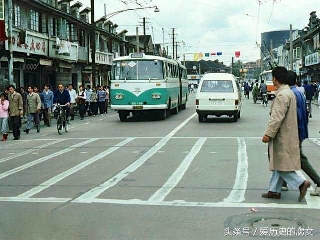 1983年，上海的六大名路，一座火车站，一条苏州河