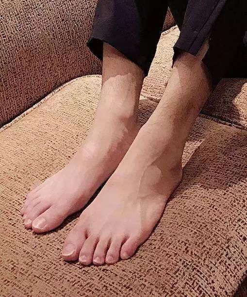 吴亦凡,杨洋被催剪脚趾甲,掏耳屎,杨幂掏鼻屎被拍,吃不下饭了