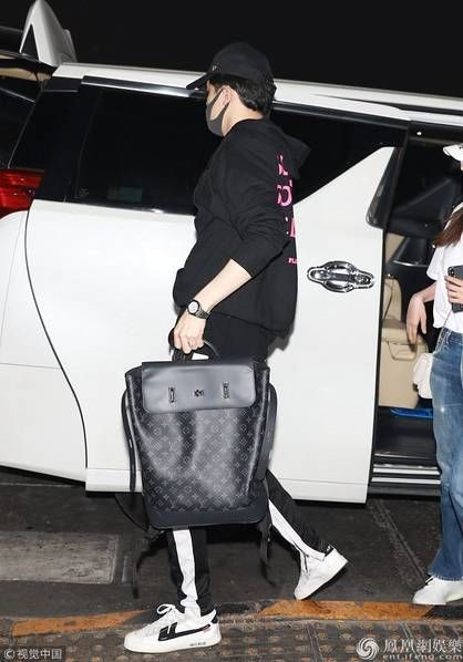 付辛博紧牵爱妻赴巴厘岛完婚 颖儿皮肤姣好小