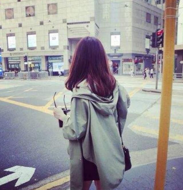 弟弟结婚，我妈跟老公借钱被拒，老公看到我的手机后，要和我离婚