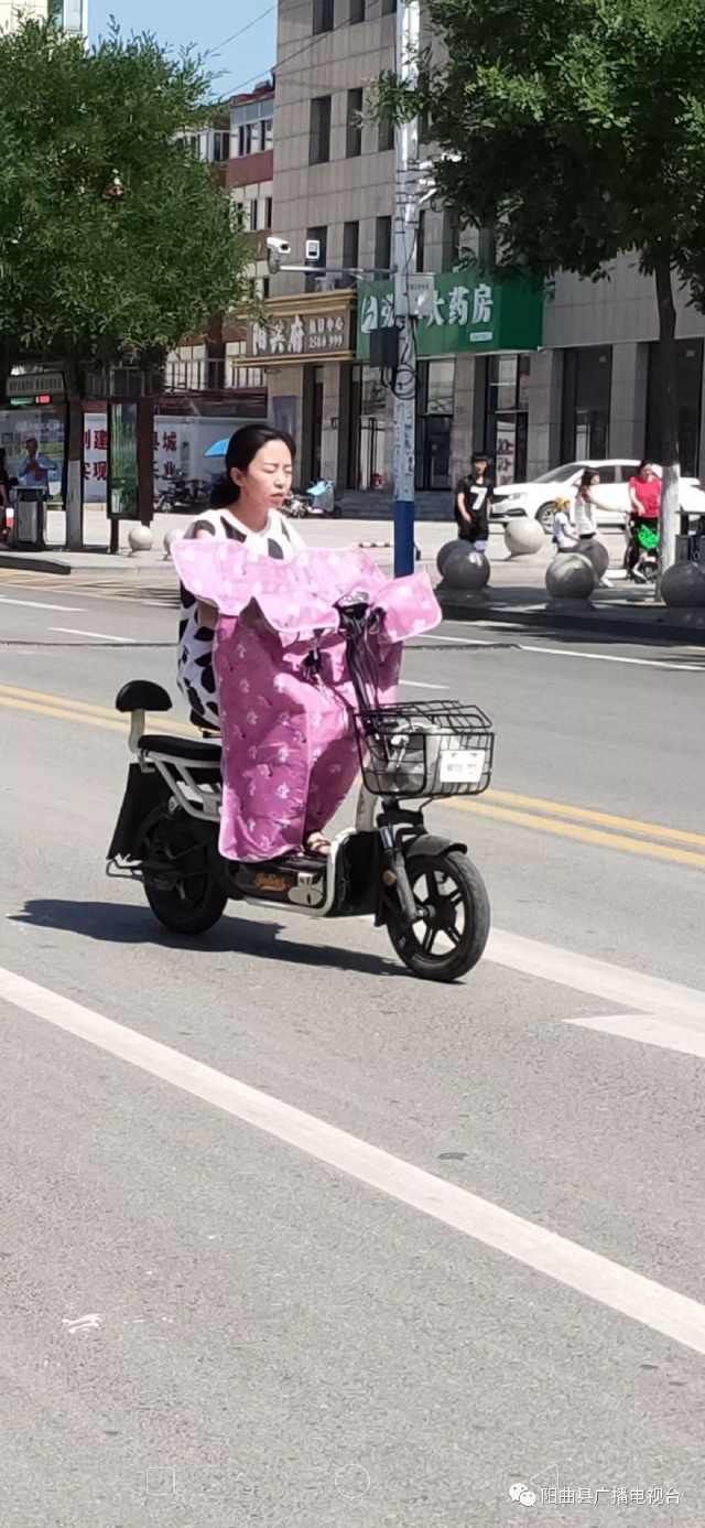 不按规定车道行驶