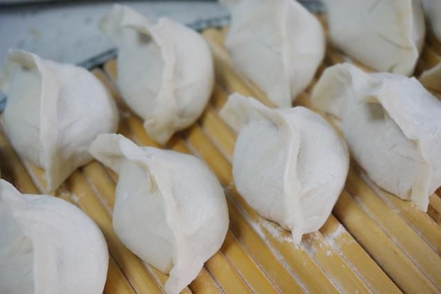 这两样蔬菜经常吃，用它们包饺子你试过吗?真好吃!
