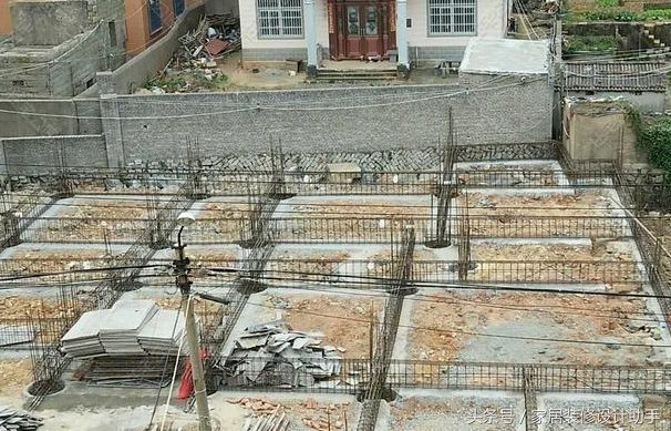 福建土豪狂砸160万建4层带地下室大别墅，旋转楼梯上二楼堪称完美