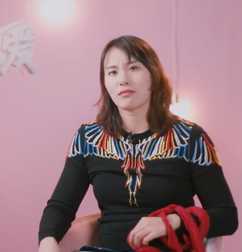 22岁傅园慧首次化妆出镜,当看到她前后的差距