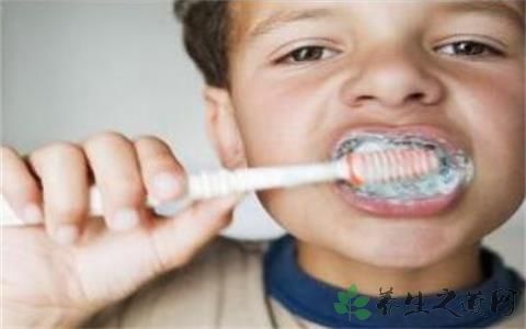 小孩刷牙老是想吐是怎么回事