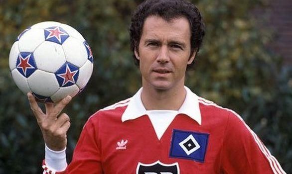 世界杯四位队长带领获得冠军奖杯,可惜第一位