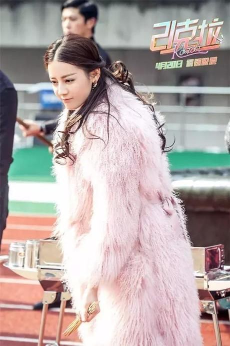 电影《21克拉》:没想到迪丽热巴喜剧演得这么