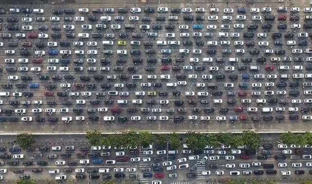 爆裂的海口，诛心的无奈：2018年成都有太多购房者想“过海”