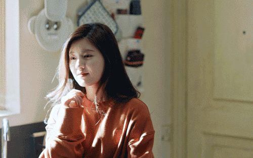 妈耶,98年的赵露思都有颈纹了?!