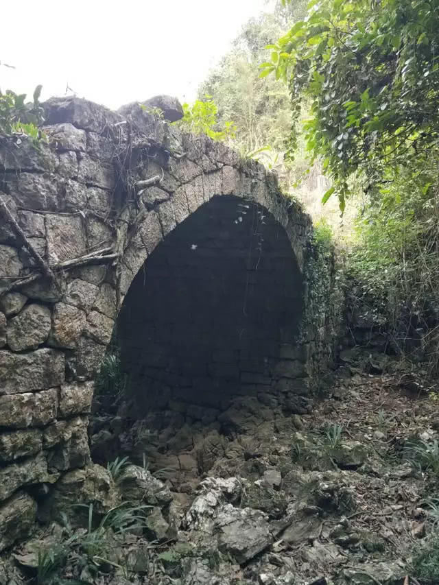 未用钢筋水泥，古老石桥数百年竟屹立不倒！