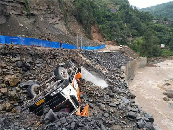 连续降雨 元阳梯田山体滑坡 老虎嘴景点关闭