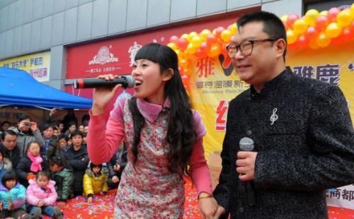 因《纤夫的爱》走红，曾6登春晚，51岁的他为生计只能餐厅卖唱