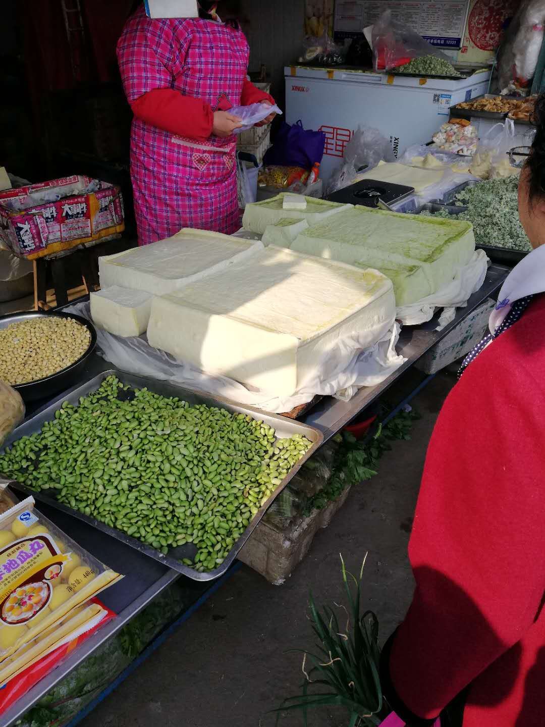 这种美食是农村老太太的最爱，现在被农民卖到城里，一斤卖10块钱