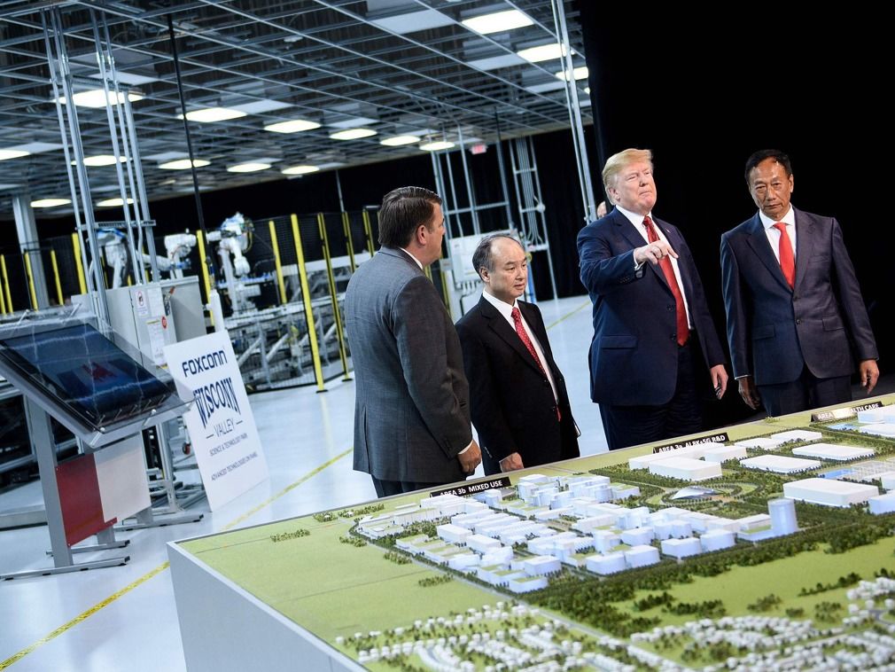 特朗普“破例”出席富士康在美动土典礼 郭台铭邀请孙正义参加