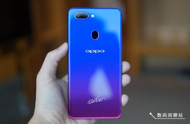 高颜值红蓝渐变色?全新OPPO R15星云版首发