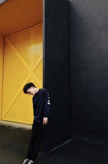 斗鱼纯白昨天上了微博热搜第一,网友:骚白该兑