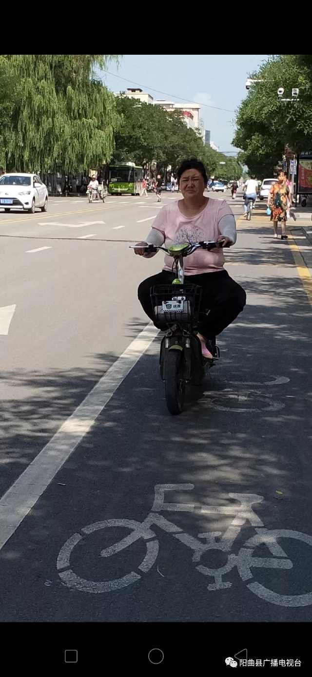 不按规定车道行驶