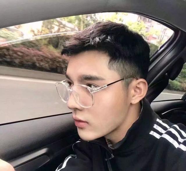 长脸男生戴什么墨镜,男生脸长的人适合什么发型