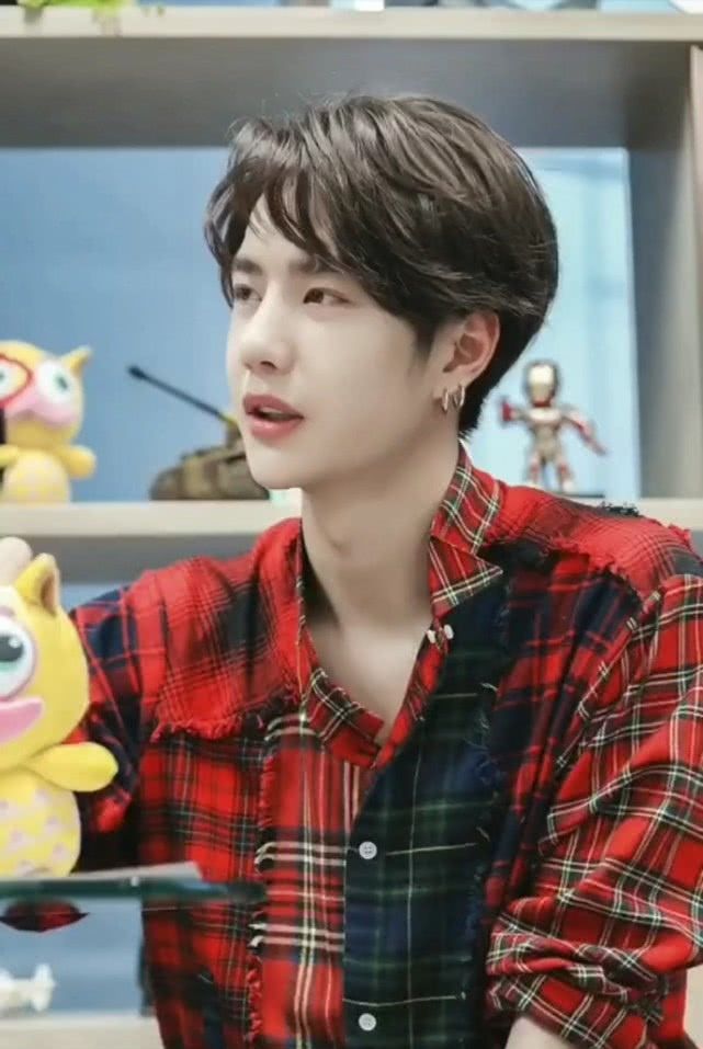 王一博网友开心,轻松比过表情,图片:出炉的像男的搞笑图片正版胖子图片