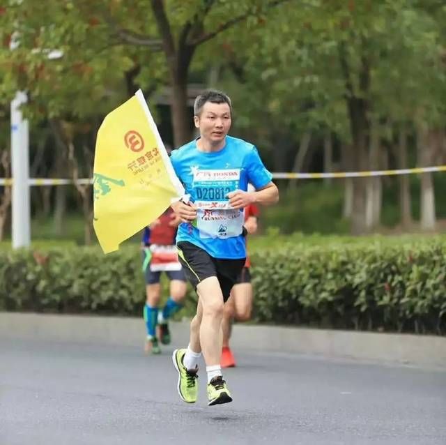 杭州推拿师跑步回家过年！凌晨4:13出发，27个小时没停！9公斤背