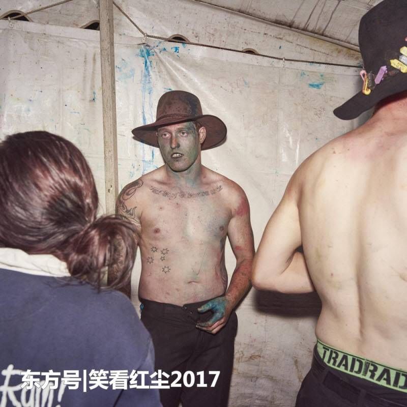 来自澳大利亚的有趣照片 来自澳洲的那些趣事，袋鼠乱穿马路，蛇