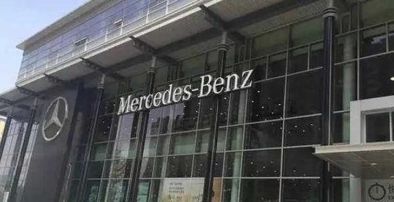 深扒西安女硕士花66万买漏油奔驰车4S店,5年