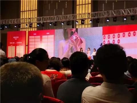 有钱人的焦虑:5000万身价,只能找个角落蹲着!