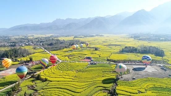 最美腾冲四月天，万亩油菜花海看过来