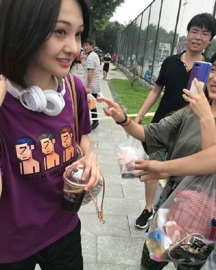 郑爽拍新剧剧组霸占学生宿舍,工作人员调戏女