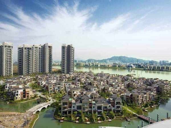 不受风波影响 孝子王宝强带母亲畅游珠海