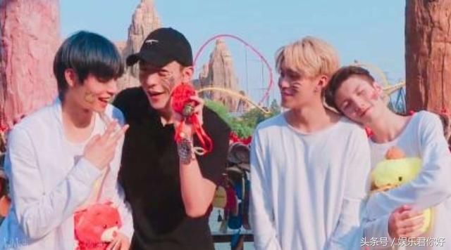 坤音四子穷到靠粉丝礼物养活,没想到粉丝竟送